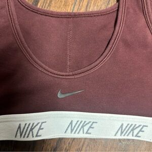 Nike Women's Burgundy Sports Bra <<<287>>>